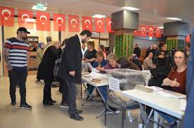 CHP'nin Cumhurbaşkanlığı adayını belirleme süreci Niğde'de başladı  Cumhuriyet Halk Partisi (CHP), 2028 Cumhurbaşkanlığı Seçimleri için adayını  belirlemek amacıyla ön seçim sürecini başlattı. (Abdullah BAYAR) ---------  HABERİN DEVAMI www.nigdehaber.com ...