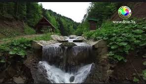 It sits in a valley surrounded by many mountains of which the. Prelijepo Jezero Bungalovi Menzil Kamenica Zavidovici Facebook