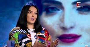 أطلت الفنانة المصرية الشابة حورية فرغلي في حلقة من برنامج بوضوح مع الإعلامي عمرو مناخيري بقت أشهر من مناخير أبو الهول. Ø­ÙˆØ±ÙŠØ© ÙØ±ØºÙ„Ù‰ Ø¹Ù† ÙƒØ³Ø± Ø£Ù†ÙÙ‡Ø§ ÙƒÙ†Øª Ù…Ù„ÙƒØ© Ø¬Ù…Ø§Ù„ Ù…ØµØ± ÙÙ‰ 2002 Ù‡Ø¬Ù…Ù„ Ù†ÙØ³Ù‰ Ù„ÙŠÙ‡ ÙÙŠØ¯ÙŠÙˆ Ø§Ù„ÙŠÙˆÙ… Ø§Ù„Ø³Ø§Ø¨Ø¹