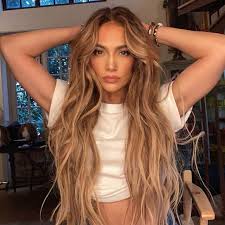 Blonde balayage for a playful short haircut. Jennifer Lopez S Long Caramel Blond Hair Extensions Popsugar Beauty