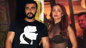 Malaika arora along with beau arjun kapoor and sister amrita arora met for a house gathering at kareena kapoor's residence in bandra. Malaika Arora And Arjun Kapoor Have Once Again Hit The Headlines After A Picture Of Malaika Went Viral This Time It Is About Locking Their Marriage Date
