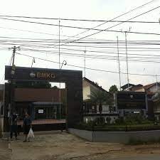 .provinsi jawa barat pada tanggal 21 april 2021, pukul 13:00 wib, cuaca diprakirakan hujan sedang dengan suhu 31°c dan kelembapan 55%. Bmkg Jalan Cemara