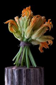 Squash Blossoms Stuff With Mozarella Lightly Dip In A Tempura Batter Sprinkle With Panko And Fry Fleurs De Courgettes Art Et Cuisine Fruits Et Legumes