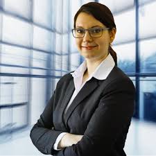 The universal bank was founded under the name daimlerchrysler bank in 2001 and obtained a banking license in 2002. Vanessa Lenz Amiri Bankkauffrau Mercedes Benz Bank Ag Xing