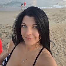 Hey! My name is Jonida and I am in search of a second job for the summer  season. It is my third summer in MV and I have worked in many places