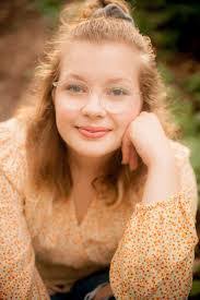 Katie Lindsley's Instagram, Twitter & Facebook