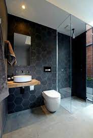 Couleur neutre, le carrelage salle de bain beige supporte facilement des accents colorés et se marie parfaitement avec la décoration style zen réalisée à partir d'objets naturels (coquillages, fleurs. 21 Salles De Bains Noires Elegantes Et Audacieuses