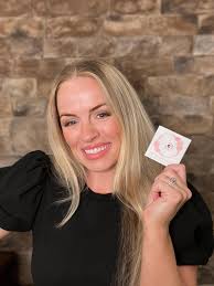 Rose Queen: Magnet for Pageant Contestant Number Sashes Fashion Accessory  Gift Button Pin Lapel Brooch Magnetic