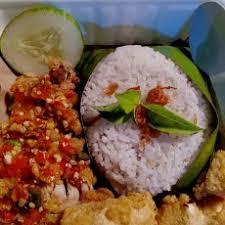 Padahal nasi uduk ayam geprek yang enak harusnya sih mempunyai aroma dan rasa yang bisa memancing selera kita. Nasi Uduk Ayam Geprek Sambal Original Mayjek