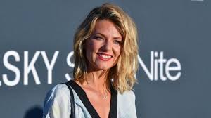 Die neue jury von deutschland sucht den superstar ist bereit für neue gesangstalente aus ganz deutschland. Ella Endlich Wutender Post Beleidigte Dsds Jurorin Attackiert Dieter Bohlen News De