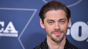 У тома есть младший брат уилл, так ставший актером. Tom Payne Signs With Uta Hollywood Reporter