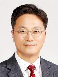 김재윤 is at 신세계백화점 의정부점. ì „ìž„êµì›