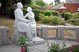 Therese Demande A Son Pere L Autorisation D Entrer Au Carmel A 15 Ans Sculpture De Louis Richomme St Therese Of Lisieux Child Jesus Sainte Therese De Lisieux