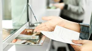 Fintechs that let workers draw money from their paycheck before payday through an app are having a moment. 8 Payday Advance Apps And How They Work Gobankingrates