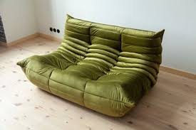 At ligne roset we believe in providing you with as much choice as possible for each model so that you can make each purchase a completely personal and individual one. Grungrune Samt Togo Sofas Von Michel Ducaroy Fur Ligne Roset 1970er 2er Set Bei Pamono Kaufen