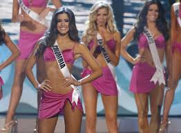 La miss universo paulina vega junto a la miss usa nia sanchez; La Barranquillera Paulina Vega Es La Nueva Miss Universo As Com