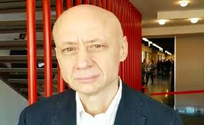 Join to listen to great radio shows, dj mix sets and podcasts. Video Andrea Spinelli Presidente Giuria Sala Stampa Un Festival Troppo Lungo Tvzoom