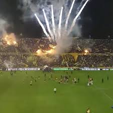 Cuenta oficial del club atlético rosario central descargá nuestra app oficial cutt.ly/aw7hjbc. Watch As Rosario Central Fans Create Crazy Atmosphere With Bright Flares Fireworks And Flags Daily Record