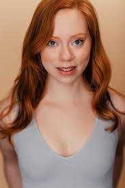 Elizabeth Wright's Instagram, Twitter & Facebook