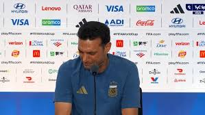 HLV SCALONI ĐỂ NGỎ KHẢ NĂNG CHIA TAY ALBICELESTE Huấn luyện viên Lionel Scaloni đã chia sẻ rằng ông sẽ ở lại đến hết hợp đồng vào tháng 12 năm nay, và