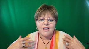 Social Minutes with Mona