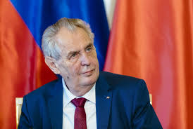 Vojenská kancelář prezidenta republiky a hradní stráž. Prezident Milos Zeman Slavi 75 Narozeniny Poprejte Mu I Vy Tn Cz