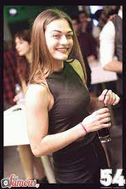 Ο… βασιλιάς στο άλμα εις μήκος, μίλτος τεντόγλου προφανώς αστειευόμενος, είχε ευχαριστήσει την κοπέλα του που του «σπάει τα νεύρα» πριν τους αγώνες και μετά ο ίδιος κατεβαίνει… τσιτωμένος. 2zf1ezkogus05m