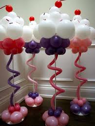 Balloons can be one of the most inexpensive and simple decoration for any party, weddings or holiday celebrations. Pin By Jozirgledis Alves On Ø¨Ø§Ù„ÙˆÙ†Ø§Øª Balloon Decorations Party Balloons Balloon Decorations