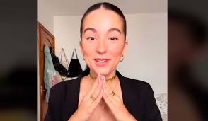 Una 'tiktoker' que vive en Tenerife alucina con la "ideaza" que tienen en  la Isla: "Me explota la cabeza"