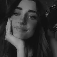 Lisa Anna's Instagram, Twitter & Facebook