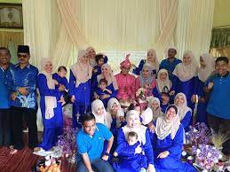 It started in 2004, when the designer, ivonne couldn't find the dress for her. Warisan Textile Pakaian Seragam Untuk Keluarga Pengantin ÙÙŠØ³Ø¨ÙˆÙƒ