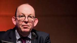 Campino, Monika Gruber und mehr: Denis Scheck kommentiert die  Bestsellerliste