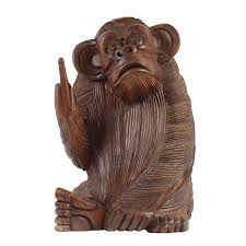 Affe Aus Holz Figur Skulptur Affenskulptur Mittelfinger Stinkefinger Deko Tier Monkey Holzaffe Affenfigur Oriental Galerie Top zustand feine und detaillierte handarbeit massives.