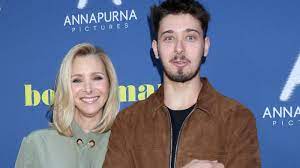 15 little known facts about lisa kudrow's son, julian murray stern as hard as it is to believe, he's not a fan of friends. Lisa Kudrow Says Her Son Isn T A Fan Of Her Work Al Bawaba