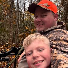 This is our 2023 f250 6.8 with 4.30 gears photo was from the first weekend  off the dealer lot. More than impressed with the truck. Beats out my 4.88  geared 6.4 hemi all day long.