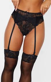 L'accessoire ultime pour une soirée coquine. Ensemble Porte Jarretelles Bas Culotte Prettylittlething Fr