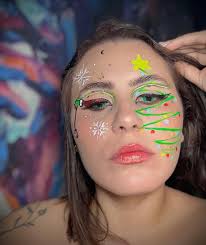 Maquillaje inspirado en Navidad 🎄🎁 •No te quedes sin tu cita para estas  navidades o actividades especiales para que luzcas radiante ✨