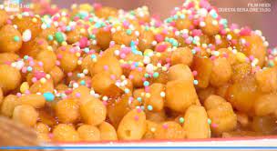 Iniziare ad impastare aggiungendo la vaniglia ed il limoncello. Sal De Riso La Ricetta Degli Struffoli Napoletani Per Il Natale E Sempre Mezzogiorno Ultime Notizie Flash