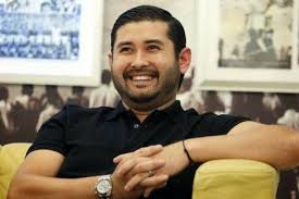 Tunku i̇smail'in babası tunku i̇brahim i̇smail , 23 ocak 2007 tarihinde johor bahru'dan uçarak kutlamalara katıldı ve oğlu hint ordusu ekselansları johor'un dyam tunku mahkota (veliaht prensi) tunku i̇smail i̇dris ibni sultan i̇brahim, johor futbol federasyonu'nun (pbnj) başkanı olarak atandı. Biodata Tunku Ismail Sultan Johor Tetap Johor Jtj ÙÙŠØ³Ø¨ÙˆÙƒ