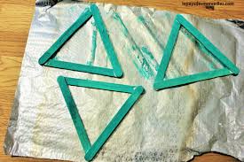 He starts to win some nice money and a yacht as payment. Sapins Avec Des Batons De Glace Le Pays Des Merveilles