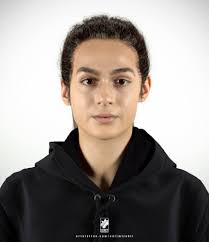 Hi!! Im happy to share my new work here! The desert traveler Raja ! Take  time to check my artstation to see the full project ! It would means a lot  to