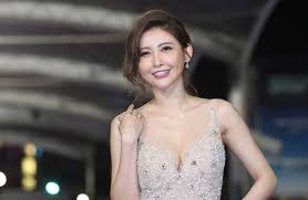 女星 簡愷樂 （ 蝴蝶姊姊 ）和「 小豬 」 羅志祥 因合作主持傳出緋聞，兩人不但被爆出一同出國旅遊，前年女方生日時羅志祥還高調開包廂幫她慶祝，不過日前卻有. Ybk Sz0lekdz0m