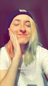 bee/bailey 💨🍃✨🖤🌺 (@peachygoth)