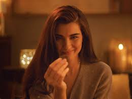 Tuba büyüküstün, 20 kasım çocuk hakları günü için mavi kıyafetini giydi. Sadece Intense Ve Tuba Buyukustun