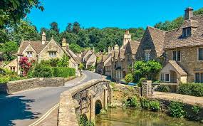 This post is all about the best cotswolds villages you need to visit! 13 Best Villages In The Cotswolds Prettiest Cotswold Places To Visit