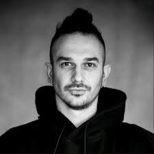 NIKAD NIJE KASNO! GODINE SU SAMO BROJ! LinkedIn (jedina mreža sa koje se  nikako ne mogu skinuti, jer živim od nje) je pun mesija koje sa pretjeranim  entuziazmom propovijedaju gore navedene mantre… |