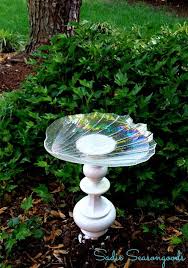 Bird In Bird Bath Broken Lamp Bird Bath Diy Bird Bath Bird Bath Glass Bird Bath