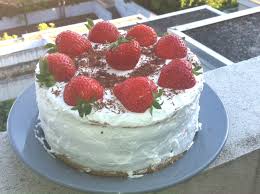 Vegan backen ♥ ohne tier, dafür mit viel liebe! Vegan Backen Stracciatella Erdbeer Sahne Saane Torte Leselustich