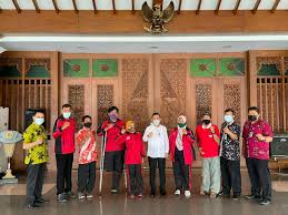 Masyarakat bisa mengajukan bpum 2021 dengan mendaftar melalui dinas koperasi dan ukm sesuai domisili. Pantang Mengeluh Berikan Terbaik Untuk Pati Berita Satu