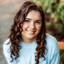 Julia Milani's Instagram, Twitter & Facebook